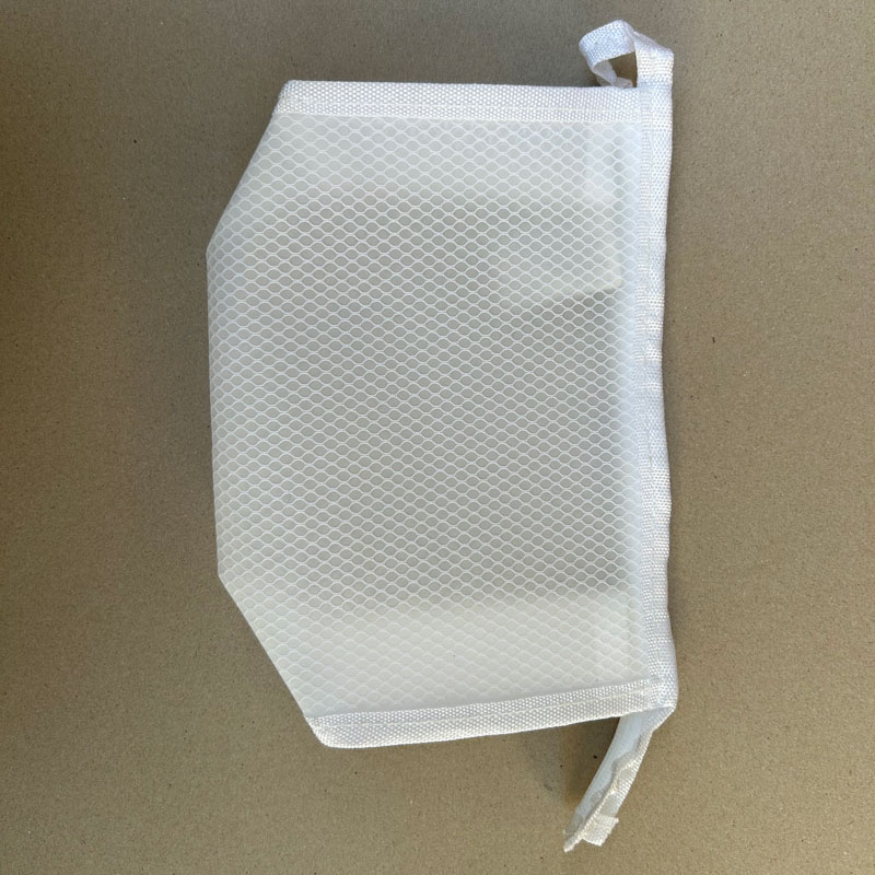 Ako vyčistiť priehľadnú kozmetickú tašku